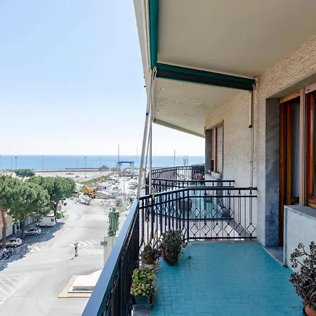 Altido Front Sea Apt With Big Terrace In * Chiavari