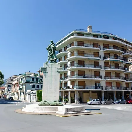 Altido Front Sea Apt With Big Terrace In Apartman *