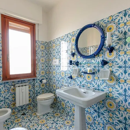 Altido Front Sea Apt With Big Terrace In Apartman
